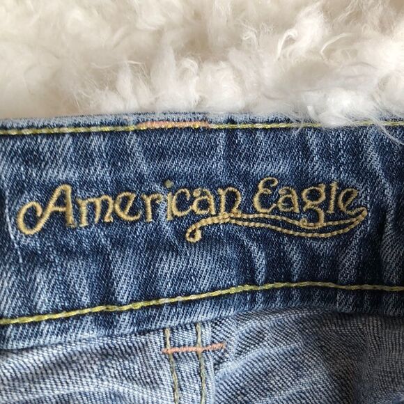 American eagle denim jean shorts size 10. - Picture 3 of 4